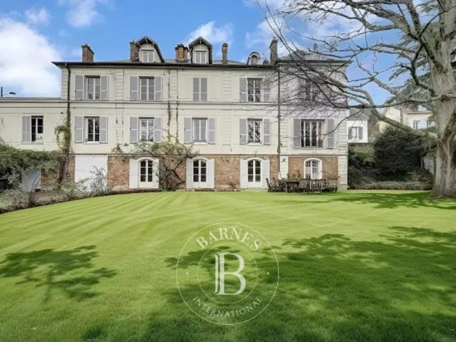 Propriété ancienne, Jouy en Josas centre ville, 14 pièces, 10 chambres