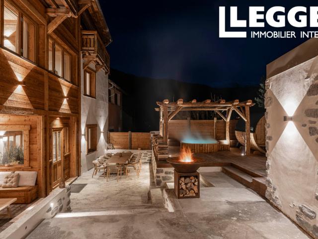 Propriété alpine de luxe à vendre à Serre Chevalier, partiellement rénovée, comprenant 6 chambres et un spa