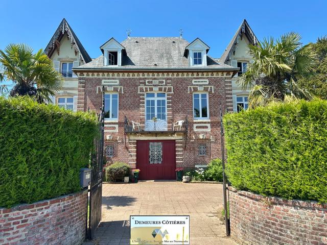 Propriété atypique dite 'Le Petit Chateau' édifiée sur un te. 300m² Saint Valery en Caux