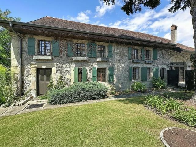 PROPRIETE ATYPIQUE SUR PLUS DE 6'000 M2 EN COURS DE RÉNOVATION, NON SOUMISE A LA LDFR