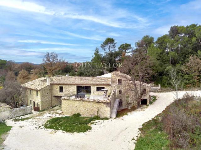 Propriété authentique de l'ère napoléonienne au charme provençal, avec vue sur le Ventoux