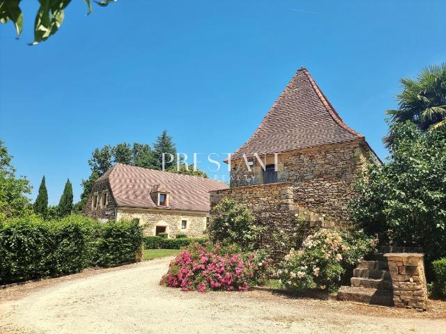 Propriété authentique en Périgord Noir entre Sarlat et Monti. 480m² Sarlat la Canéda