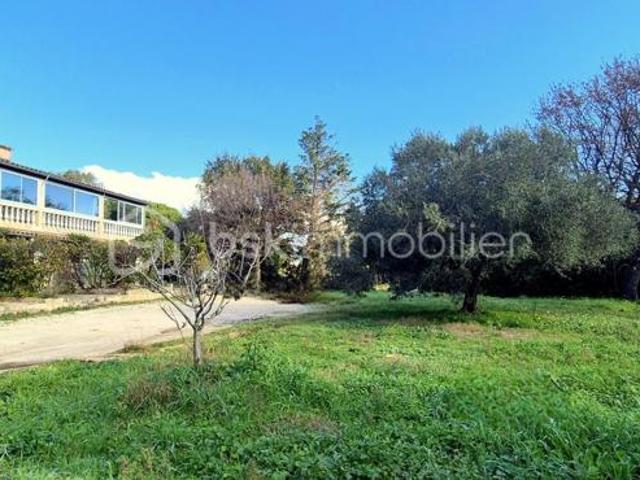 PROPRIETE AU CALME MAISON 410m² DIVISEE EN 5 APPARTEMENTS +GARAGE PARCELLE de plus de 2000m² zone Ujn