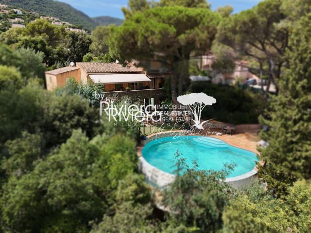 Propriété au charme provençal sur une parcelle de 2821m2 ave. 266m² Cavalaire sur Mer