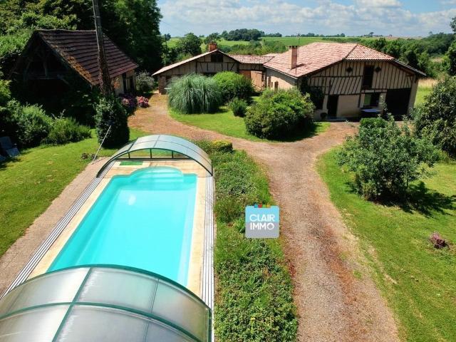 Propriété avec 2 gîtes indépendants Piscine 8 600 m² 183m² Estang