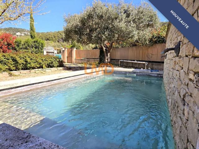Propriété avec 2 habitations, piscine et dépendances