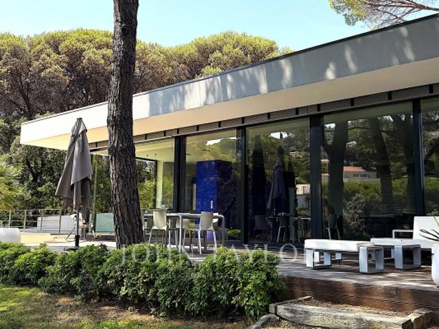 Propriété avec 2 villas proche de la mer