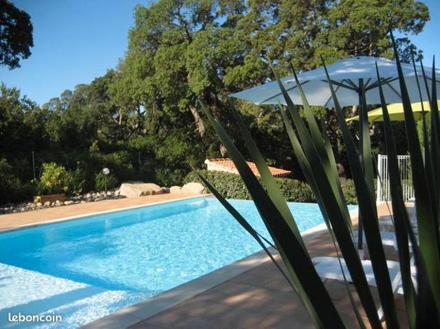 Propriété avec 3 villas, piscine sur 2800m2 de terrain