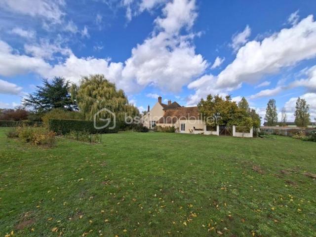 Propriété Avec terrain de 2.7 Hectares