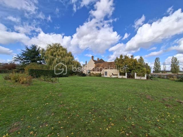 Propriété Avec terrain de 2.7 Hectares