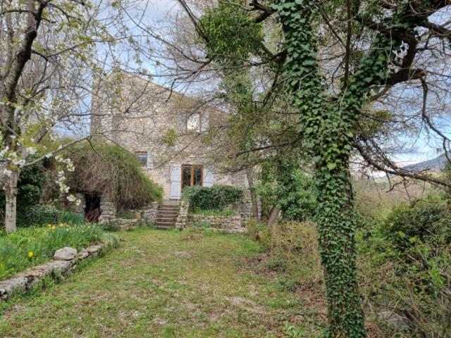 Propriété avec terrain
