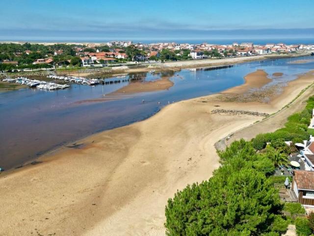 Propriété avec une vue imprenable sur le courant de Mimizan