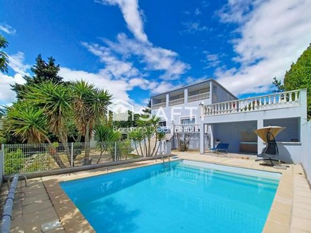 Propriété avec villa de 224 m² + dépendances sur un terrain de 3700 m² 7 chambres, terrasses, piscine, vue panoramique