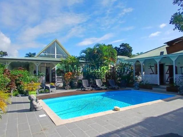 Propriété avec Villa Piscine et 5 gîtes