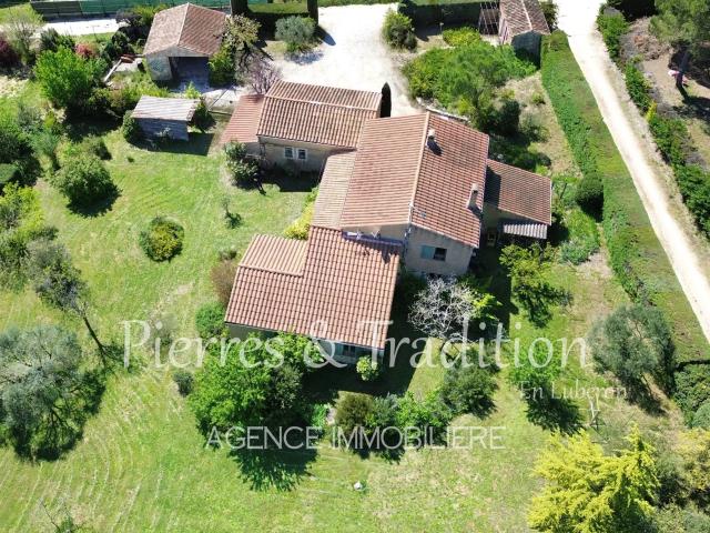 Propriété avec vue à Saint Saturnin sur un magnifique terrai. 223m² Saint Saturnin lès Apt