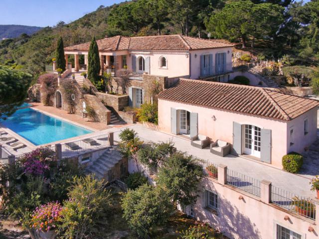 PROPRIÉTÉ AVEC VUE MER FORT POTENTIEL DE VALORISATION RA