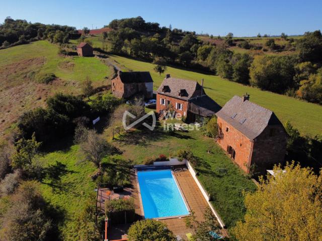 PROPRIETE AVEC VUE PANORAMIQUE ET PISCINE