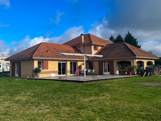 Propriété avec dépendances 179m² Saint Géraud de Corps