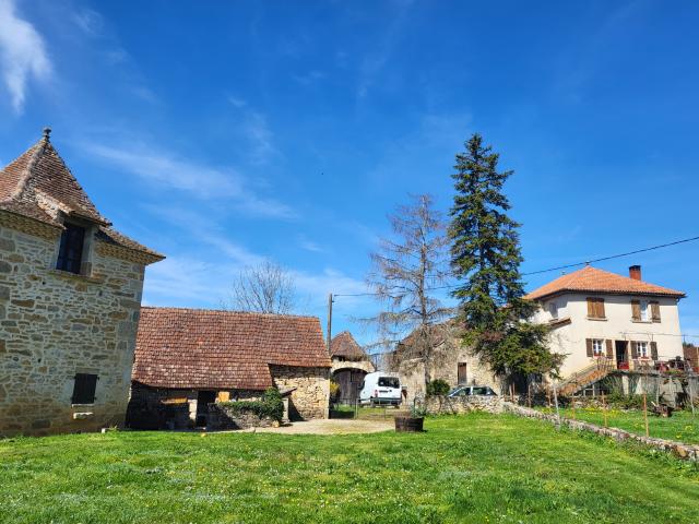 Propriété avec dépendances et terrains