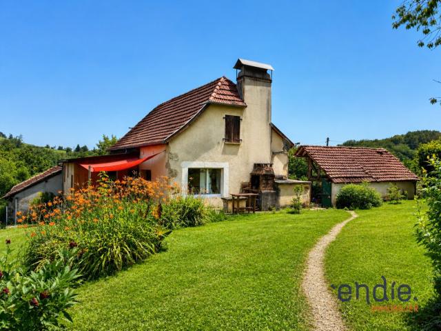 Propriété avec dépendances sur 7,5 hectares au charme authentique