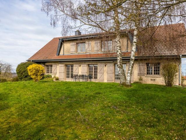 Propriete Avec Deux Appartements Ou Maison Familiale 270 M2 272m² Varize