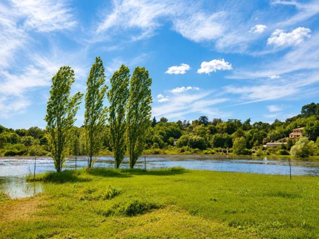 PROPRIÉTÉ AVEC ÉTANG PRIVÉ SUR 3,5 HECTARES à SAINT MAXIMIN
