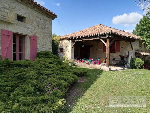 Propriété de caractère avec gîte et piscine sur 1,22 hectare