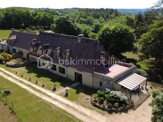 Propriété avec gîtes et grande piscine