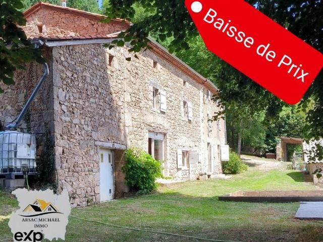 Propriété avec Grand Terrain et Dépendances