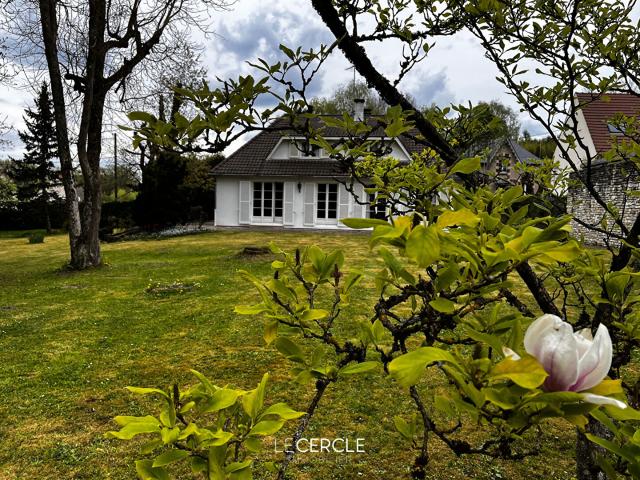 Propriété avec grand jardin
