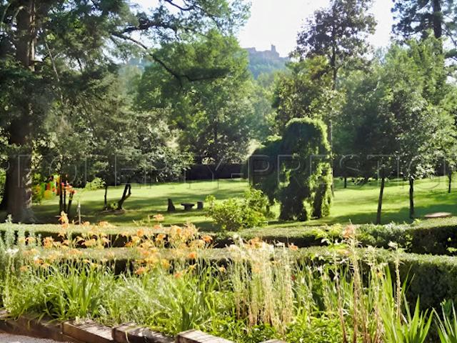 Propriété avec piscine et jardin