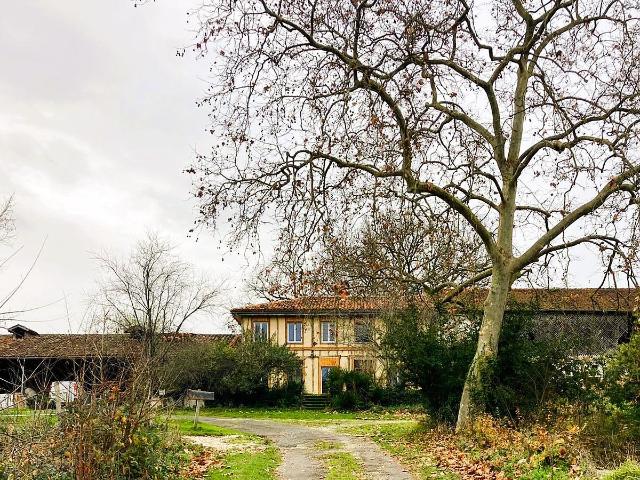 Propriété avec Jolie Ferme rénovée, dépendances, sur terrain. 191m² Lannepax