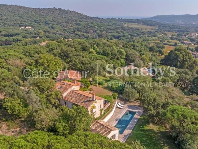 Propriété avec maison d'invités et piscine à vendre à Ramatu. 205m² Ramatuelle