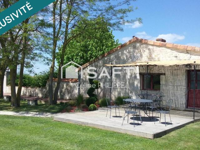 Propriété avec maison en pierre, gîte et piscine