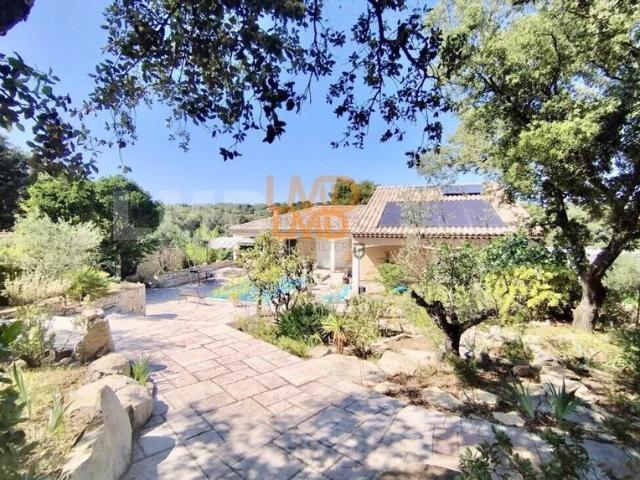 Propriété avec piscine, appartements indépendants et vue nature