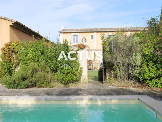 Propriété avec piscine et dépendances à Eygalières