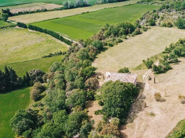 Propriété avec piscine et jardin