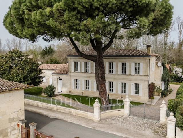 Propriété avec piscine et jardin