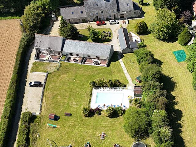 Propriété avec piscine et jardin
