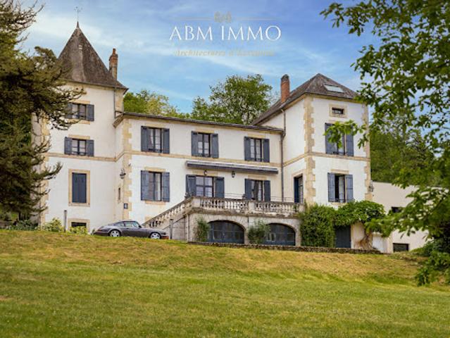 Propriété avec piscine et jardin