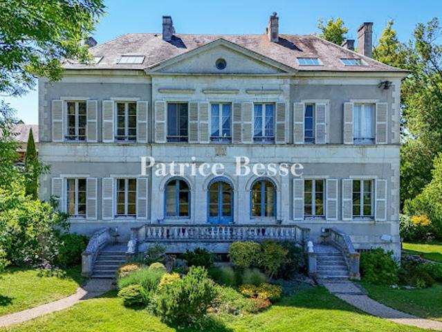 Propriété avec piscine et jardin