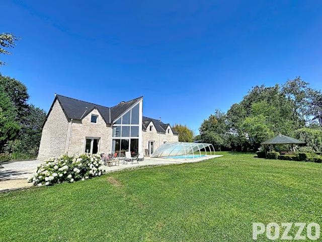 Propriété avec piscine et jardin