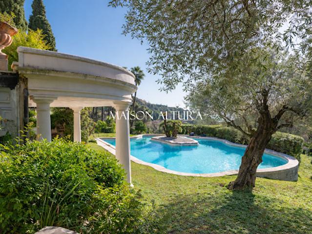 Propriété avec piscine et jardin