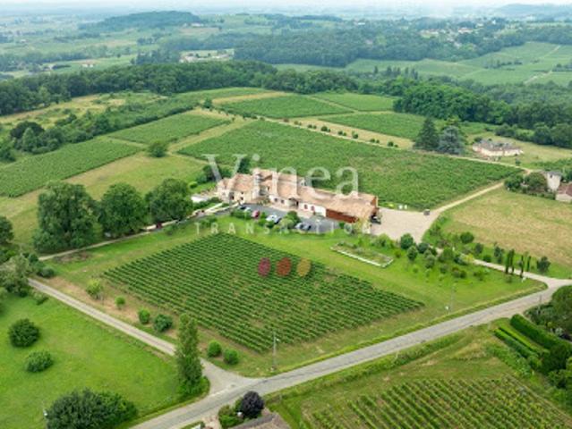 Propriété avec piscine et jardin