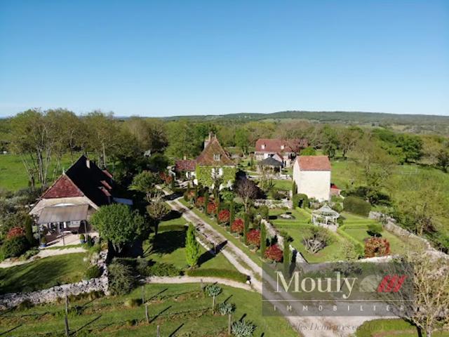 Propriété avec piscine et jardin