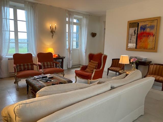 Propriété avec piscine et jardin