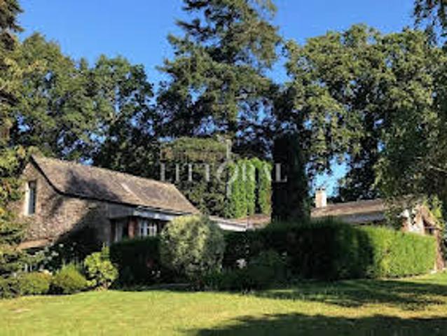 Propriété avec Piscine et Jardin