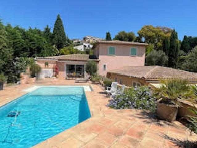 Propriété avec Piscine et Jardin