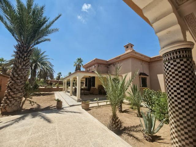 Propriété avec piscine et jardin