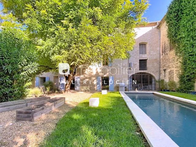 Propriété avec piscine et jardin